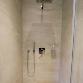 douche ensuite de la chambre 4