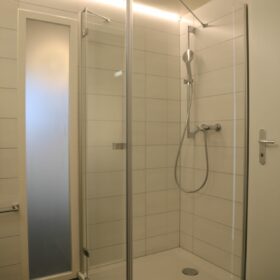 2-Zimmer-Wohnung Dusche und WC