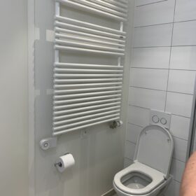Dusche - Toilette - 4,5-Zimmer-Wohnung